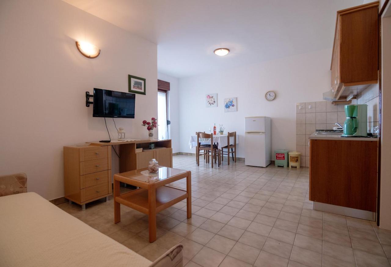 Apartments Dokovic Barbat na Rabu Dış mekan fotoğraf